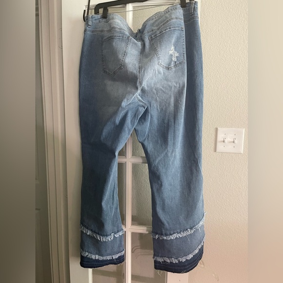 Plus Size Ripped Jeans. - Picture 2 of 7